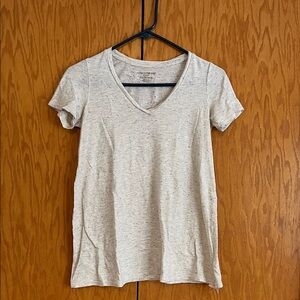 A Pea in the Pod Light Gray V-Neck Tee